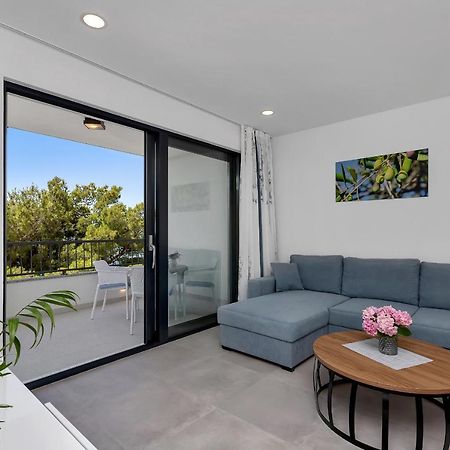 Central Beach Apartments Tucepi Bagian luar foto