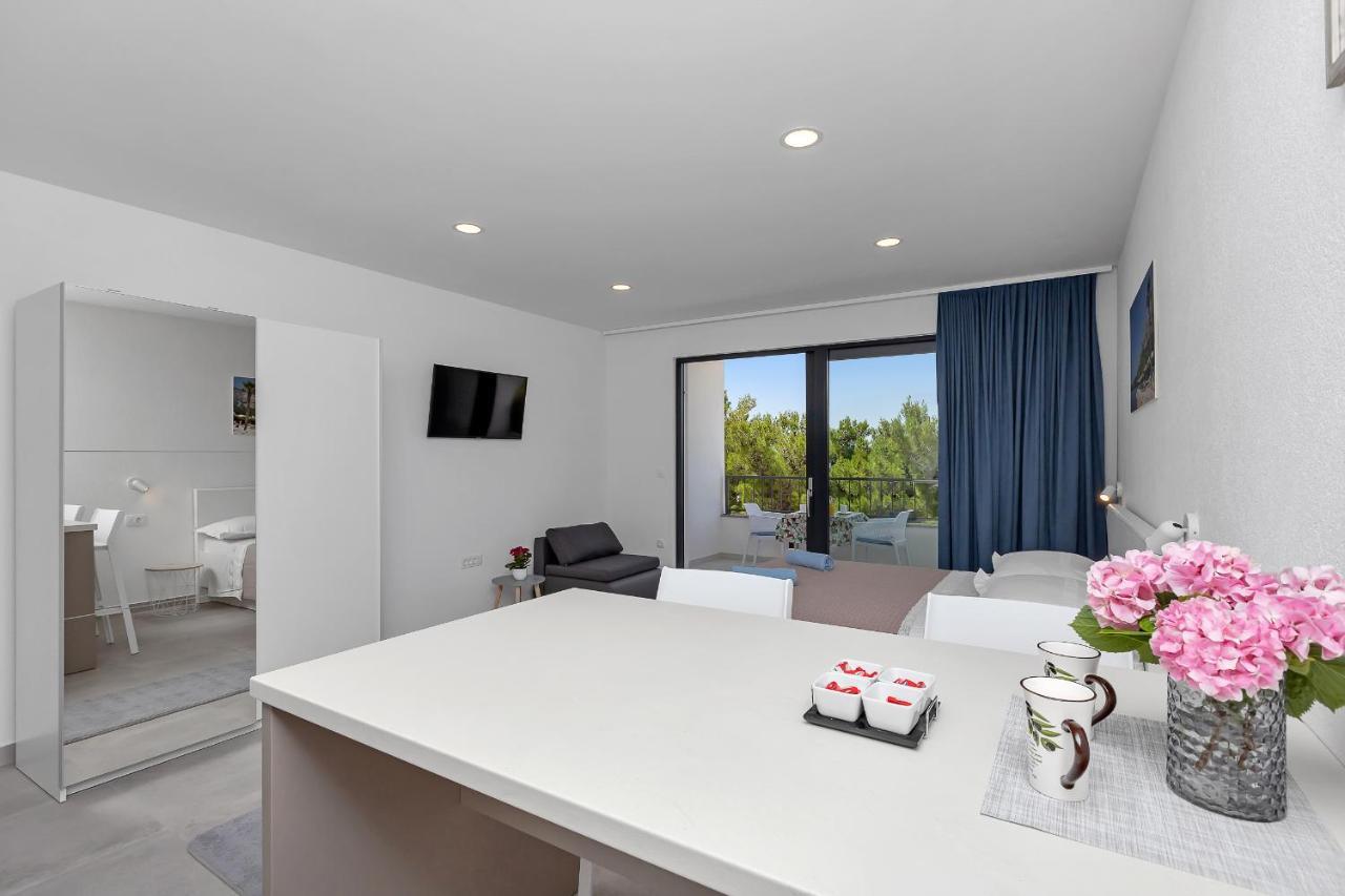 Central Beach Apartments Tucepi Bagian luar foto