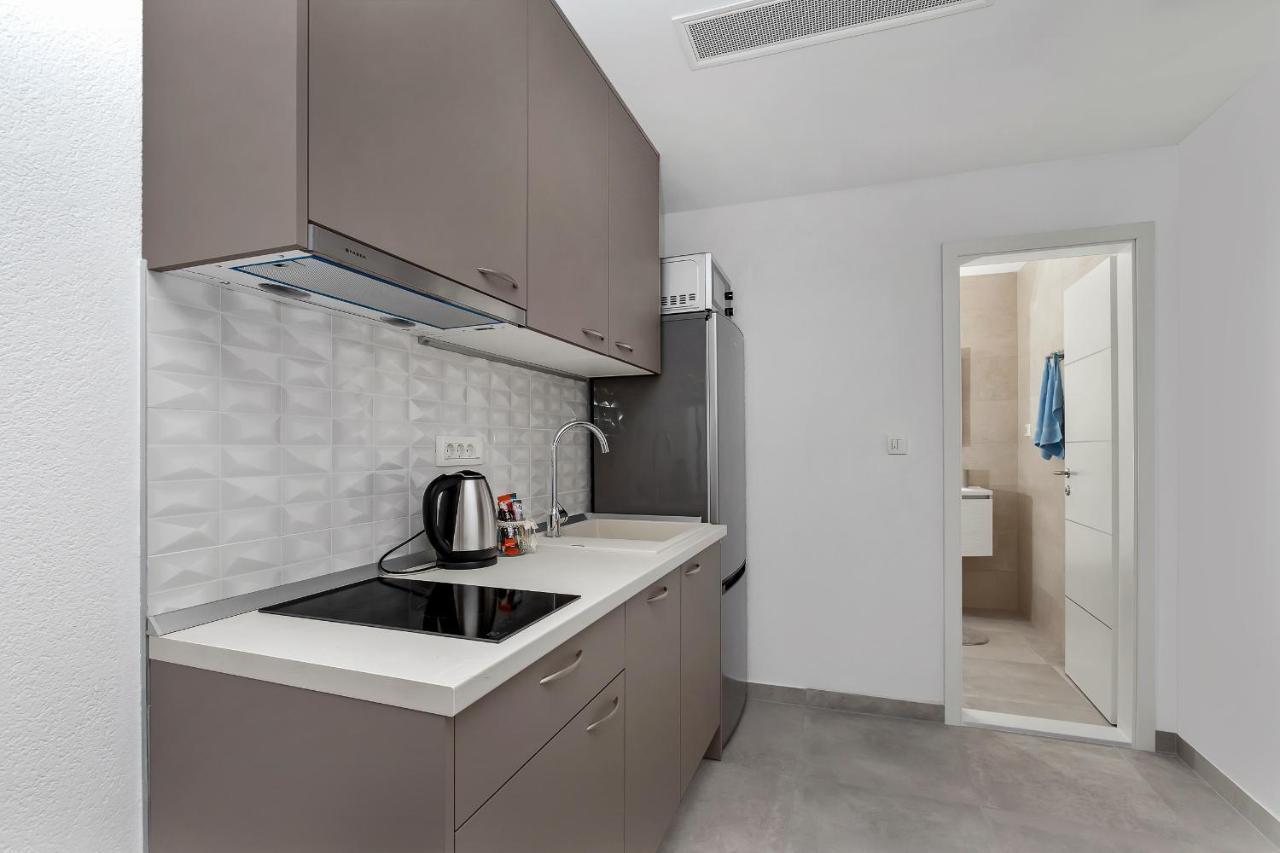Central Beach Apartments Tucepi Bagian luar foto