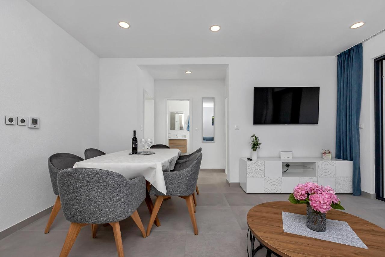 Central Beach Apartments Tucepi Bagian luar foto
