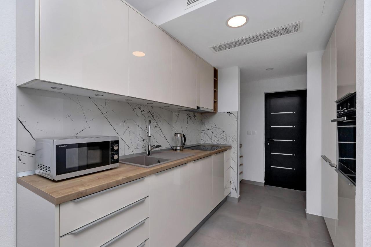 Central Beach Apartments Tucepi Bagian luar foto