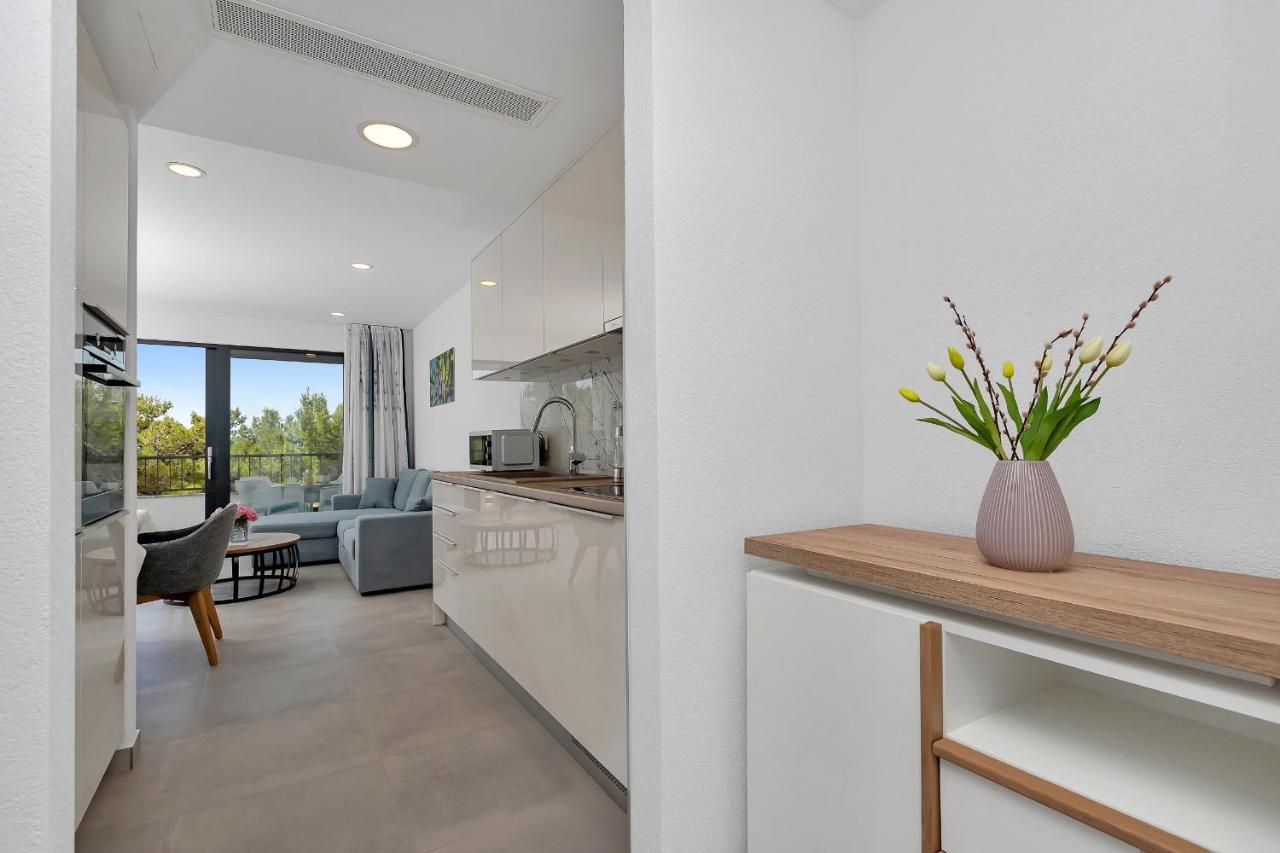 Central Beach Apartments Tucepi Bagian luar foto