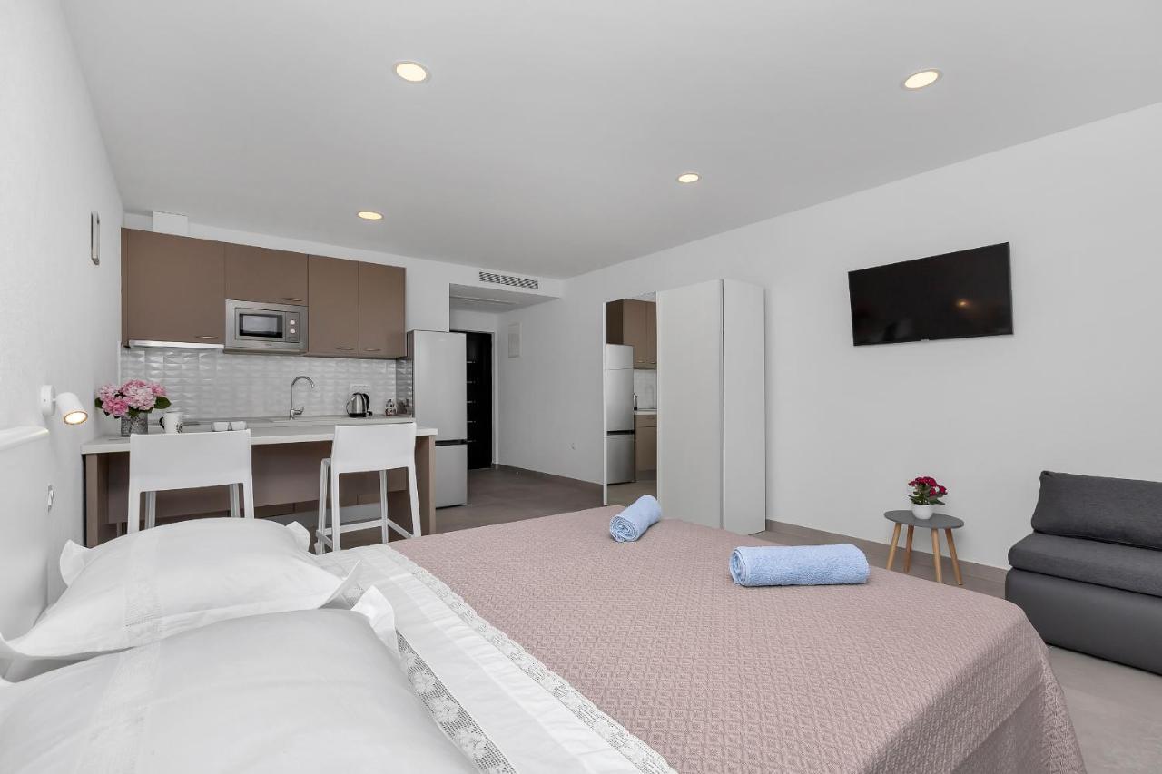 Central Beach Apartments Tucepi Bagian luar foto