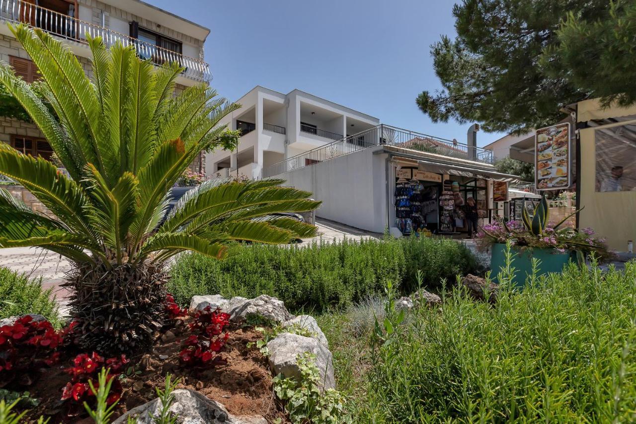Central Beach Apartments Tucepi Bagian luar foto